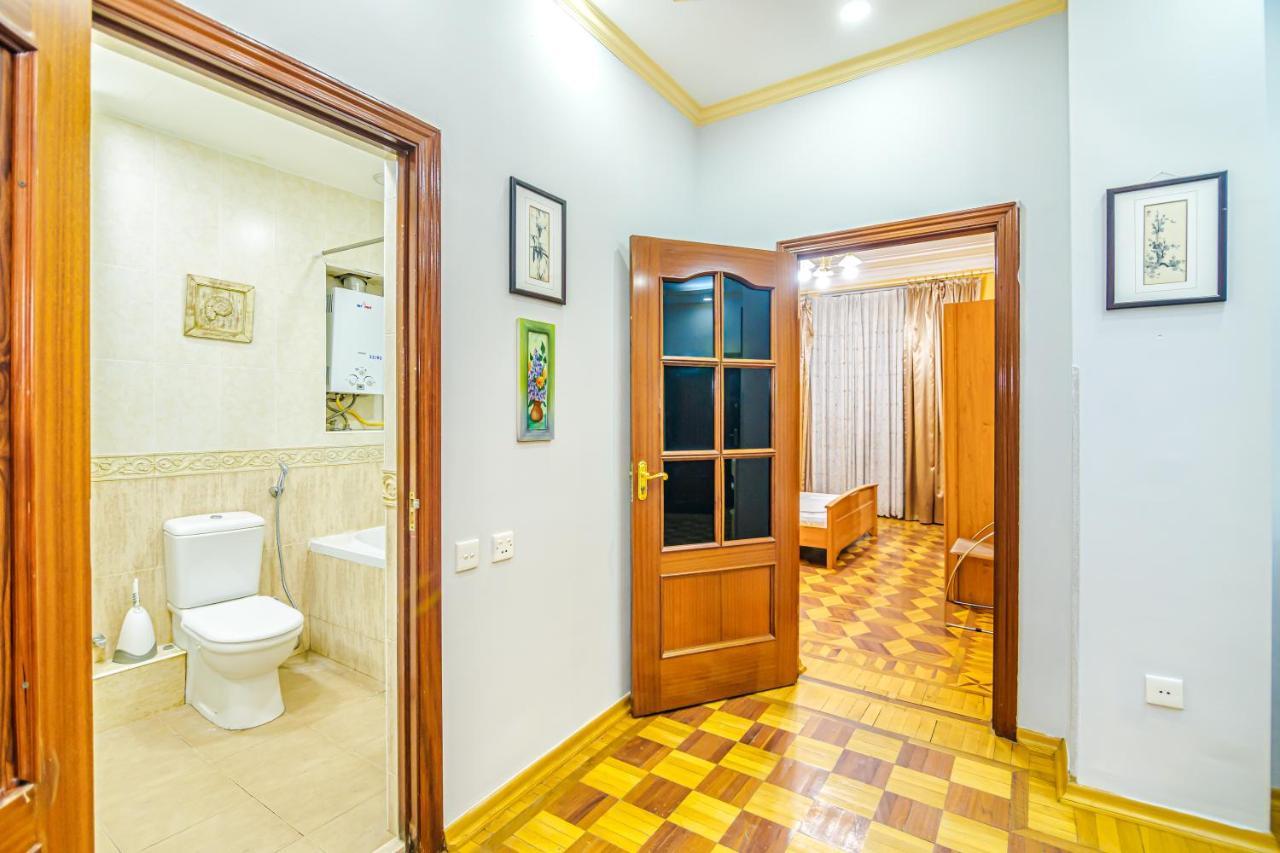 M Estate. Targovu. Nizami Street 4 room.  Bakú Exterior foto