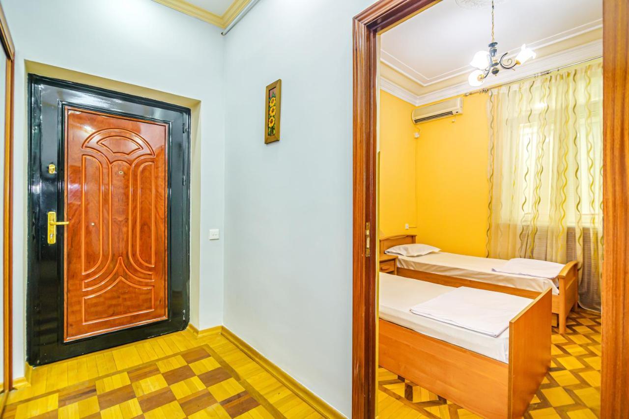 M Estate. Targovu. Nizami Street 4 room.  Bakú Exterior foto
