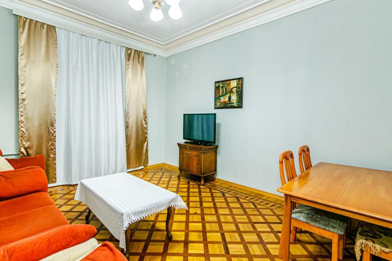M Estate. Targovu. Nizami Street 4 room.  Bakú Exterior foto